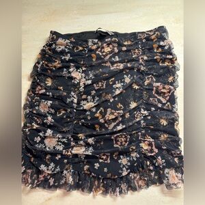 Victoria Secret ruffle mini Skirt Size M
